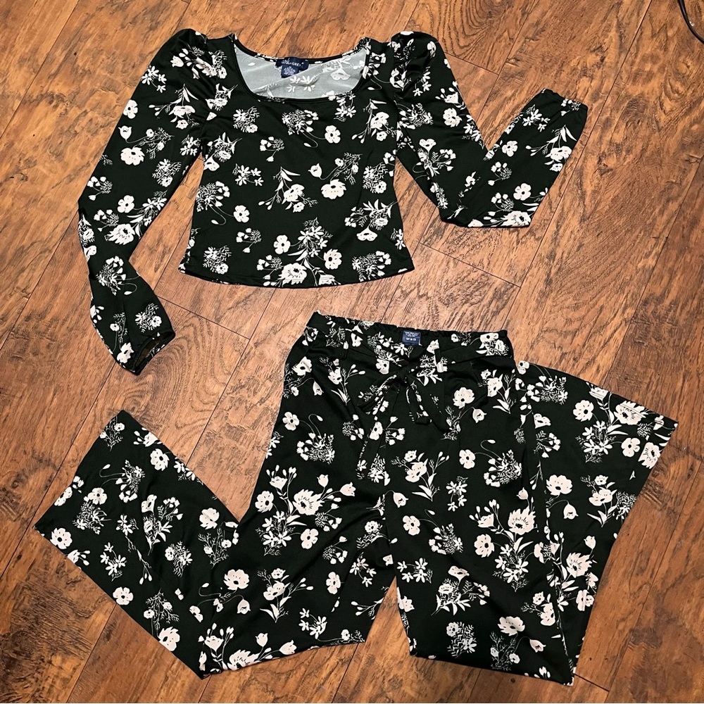 matching set green/ivory floral Crop Puff Shoulder LS Belted Wide Flared Pant M